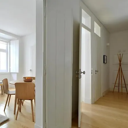 Alfama Confortable Near Cathedral Appartamento