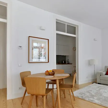 Alfama Confortable Near Cathedral Appartamento